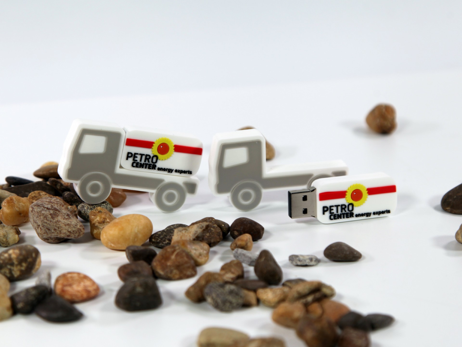 usb stick lkw form stilisiert mit logo